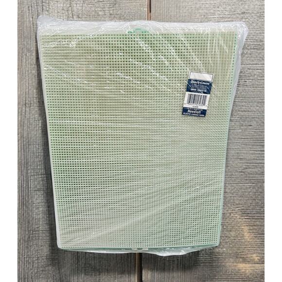 New Plastic Canvas Sheets 10.5 X 13.5 Inches Clear Green Quick Count 7 Mesh Lot - Picture 1 of 8